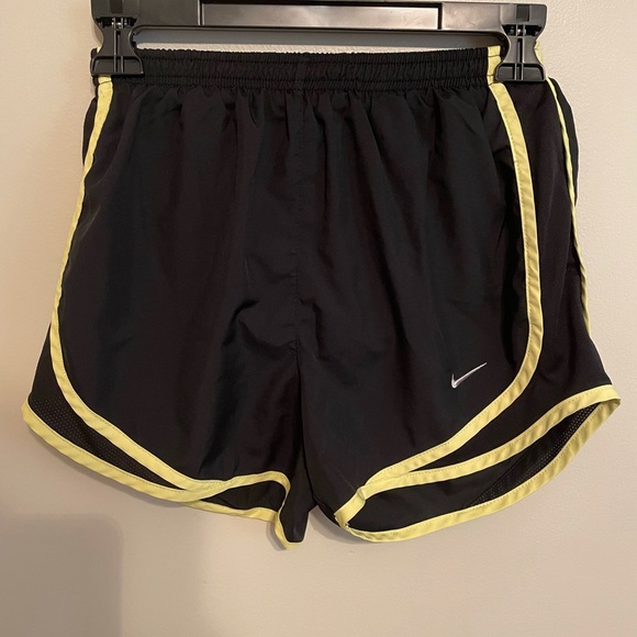 Black Nike shorts - Picture 1 of 4